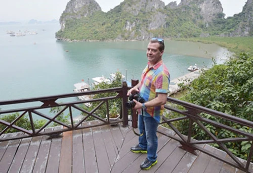 Thủ tướng Liên bang Nga Dmitry Medvedev tham quan Vịnh Hạ Long 4-2015. Ảnh: Sputnik.