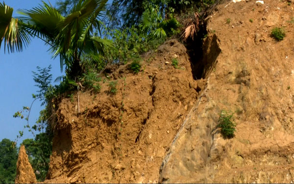 8 hộ dân xã Chiềng Ken (Văn Bàn) cận kề khu vực nguy cơ sạt lở ảnh 3 8 hộ dân xã Chiềng Ken (Văn Bàn) cận kề khu vực nguy cơ sạt lở ảnh 3