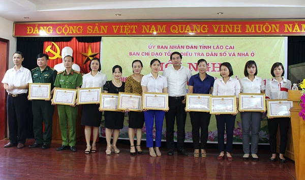 Tặng Bằng khen của Chủ tịch UNBD tỉnh cho các tập thể có thành tích xuất sắc. Tặng Giấy khen cho các cá nhân có thành tích xuất sắc.