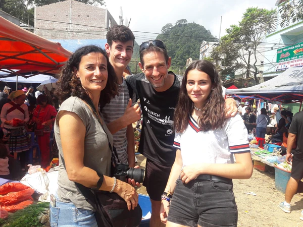 Chợ phiên Sín Chéng (Si Ma Cai) hấp dẫn du khách nước ngoài ảnh 8