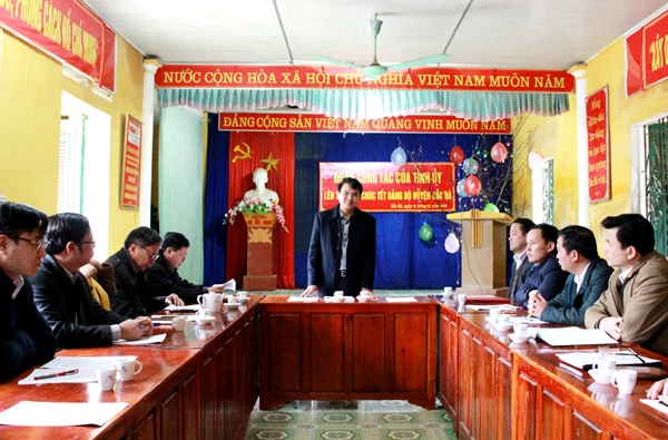 Chủ tịch UBND tỉnh Đặng Xuân Phong phát biểu chỉ đạo tại buổi làm việc.