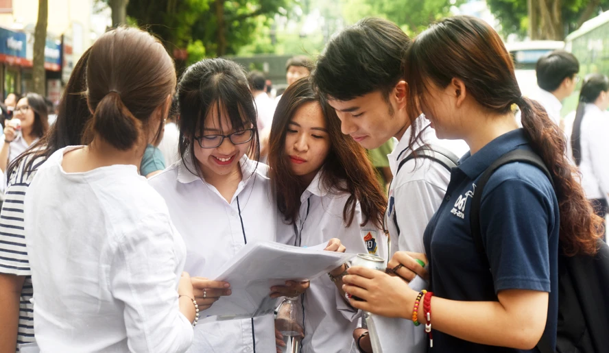 Ngoài phương thức sử dụng kết quả thi trung học phổ thông quốc gia, nhiều trường đại học còn tuyển sinh theo phương thức xét tuyển bằng học bạ. Ảnh: Nhật Nam