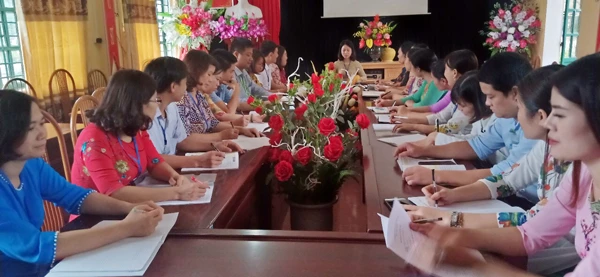 Họp hội đồng chuyên môn của trường.