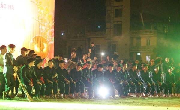 Huyền bí Lễ hội nhảy lửa của người Dao đỏ Bắc Hà ảnh 2