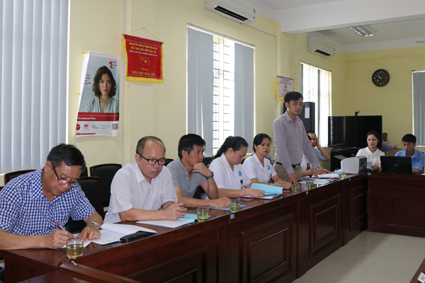 Đại diện Ban Quản lý trình bày các căn cứ, trình tự tiến độ thực hiện dự án.