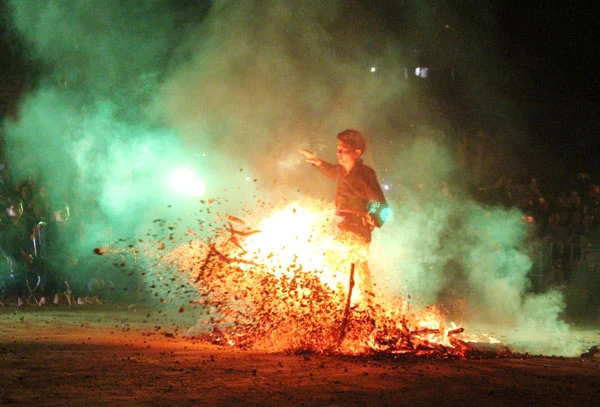 Huyền bí Lễ hội nhảy lửa của người Dao đỏ Bắc Hà ảnh 4