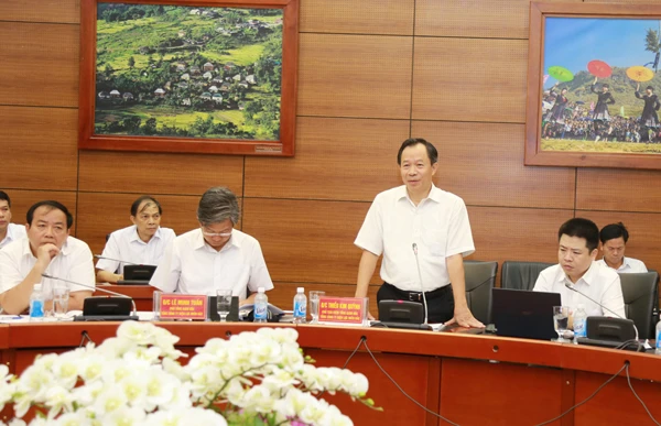 Ông Thiều Kim Quỳnh, Chủ tịch kiêm Tổng Giám đốc Tổng Công ty Điện lực miền Bắc phát biểu tại buổi làm việc.