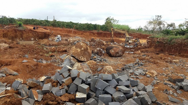 Khai thác đất hiếm tại Lai Châu. Khai thác đất hiếm tại Lai Châu.