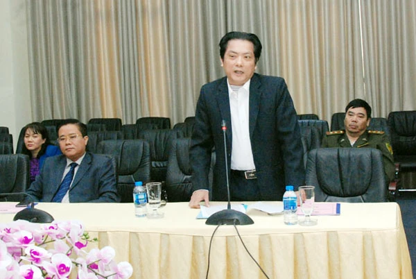 Đại biểu Đảng ủy Văn phòng UBND tỉnh nêu ý kiến.
