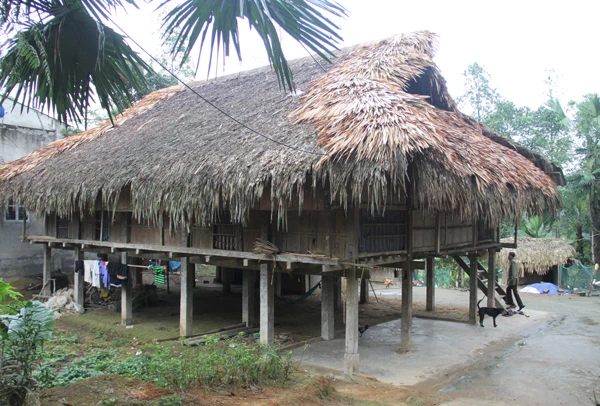 Nếp nhà sàn của người Tày ở Phú Nhuận vẫn được gìn giữ.