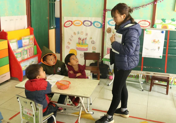 Gập ghềnh đường đến trường của học sinh Tả Củ Tỷ ảnh 6