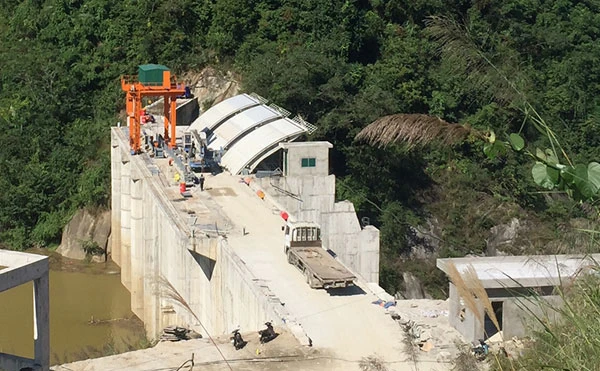 Hoàn thành thi công đập đầu mối.