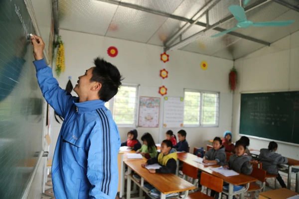 Gập ghềnh đường đến trường của học sinh Tả Củ Tỷ ảnh 7