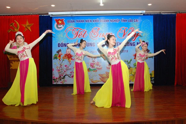 Giao lưu văn nghệ tại chương trình.