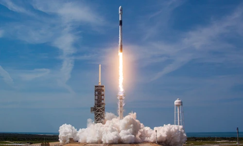 Tên lửa Falcon 9 phóng lên không gian từ Trung tâm Vũ trụ Kennedy tháng 5/2018. Ảnh: SpaceX.