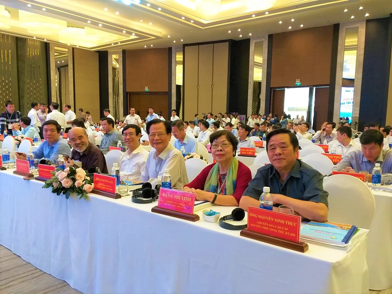 Các đại biểu dự hội nghị.