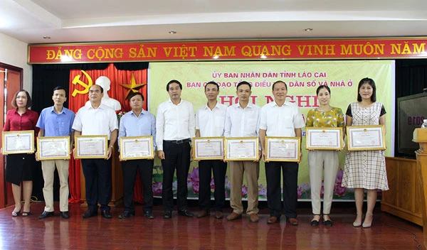 Tặng Bằng khen của Chủ tịch UNBD tỉnh cho các tập thể có thành tích xuất sắc. Tặng Giấy khen cho các cá nhân có thành tích xuất sắc.
