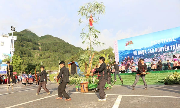 Nhiều hoạt động văn hóa đặc sắc diễn ra sau lễ khai mạc.