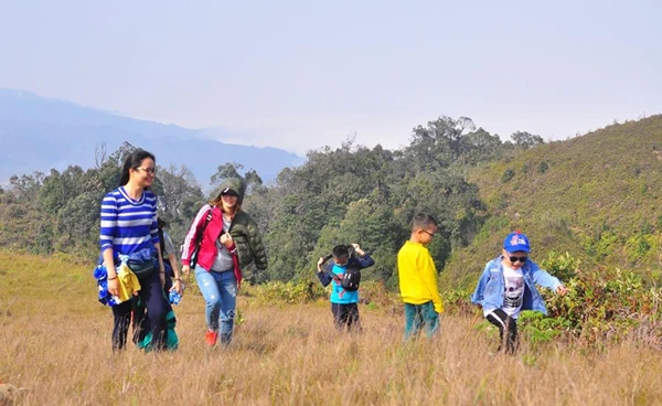 Những đứa trẻ được hòa mình vào thiên nhiên, ríu rít như đàn chim non được thả về rừng.