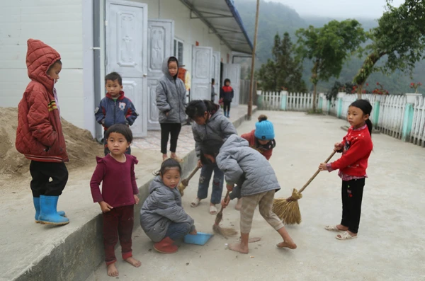 Gập ghềnh đường đến trường của học sinh Tả Củ Tỷ ảnh 8