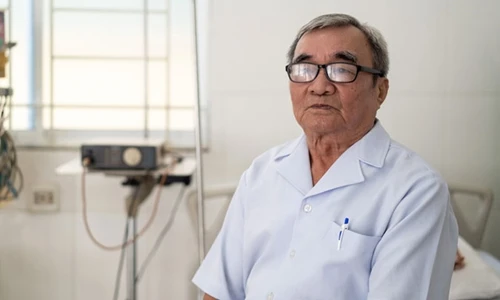 Bác sĩ Hoang Cat, cựu binh chiến tranh biên giới Tây Nam, hiện sống ở Campuchia.