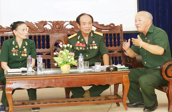 Cựu Bộ đội Trường Sơn thành phố Lào Cai kể lại kỷ niệm chiến trường.