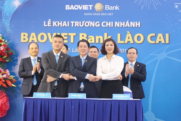 Baoviet Bank Chi nhánh Lào Cai ký kết hợp tác với các đơn vị.