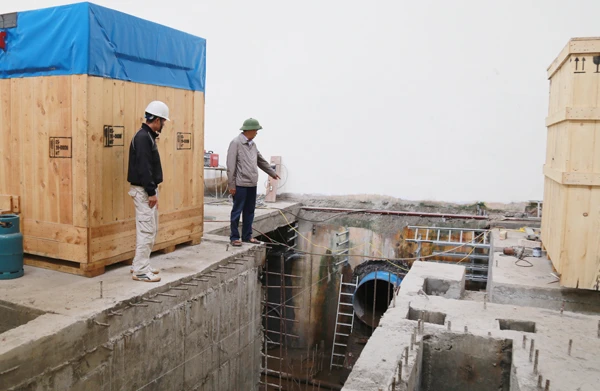 Các thiết bị đã được nhập về nhà máy và chờ lắp đặt. Các thiết bị đã được nhập về nhà máy và chờ lắp đặt.