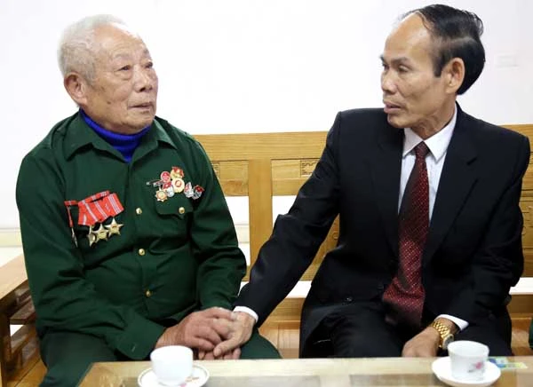 Đồng chí Phó Chủ tịch UBND tỉnh thăm hỏi, tặng quà Mẹ Việt Nam Anh hùng Nguyễn Thị Xe. Thăm và chúc tết thương binh Đào Đình Soạn. Thăm và chúc tết bà Vũ Thị Dung, người khuyết tật tại xã Bản Vược.