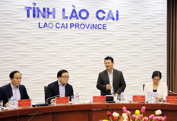 Bí thư Thành ủy Hà Nội Hoàng Trung Hải trao quà Tết cho hộ nghèo tỉnh Lào Cai ảnh 2