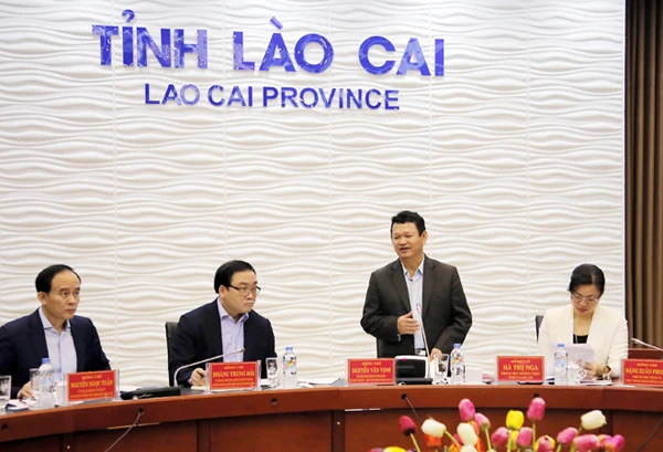 Bí thư Thành ủy Hà Nội Hoàng Trung Hải trao quà Tết cho hộ nghèo tỉnh Lào Cai ảnh 2