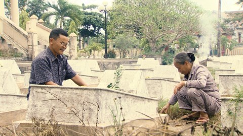 Hình ảnh trong phóng sự về cô y tá Đặng Ngọc Cẩm 43 năm chờ đợi người yêu trở về...