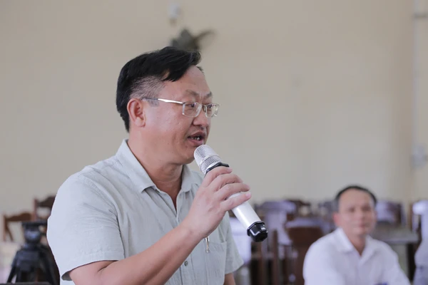 Đồng chí Giàng Seo Vần phát biểu tại buổi họp báo.