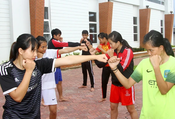 Buổi tập luyện của vận động viên boxing tại Trung tâm Huấn luyện và Thi đấu thể dục - thể thao tỉnh.