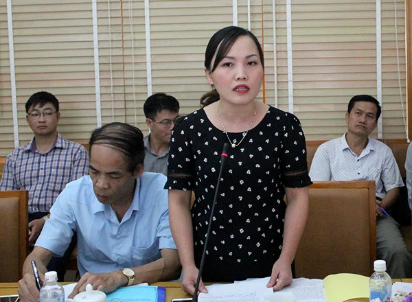 Đồng chí Sùng Hồng Mai, Phó Chủ tịch UBND huyện Bát Xát tham luận tại hội thảo.