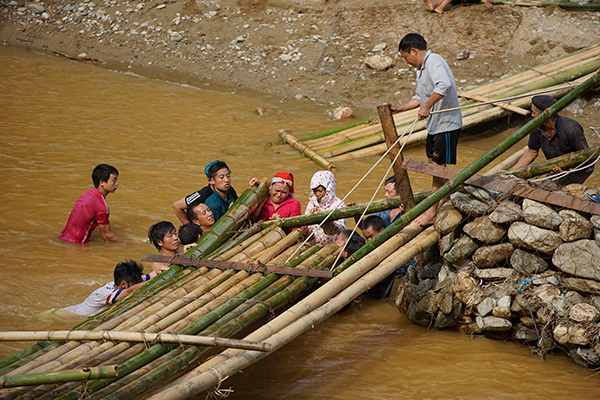 Sùng Hoảng mới không còn cảnh bị cô lập ảnh 5 Sùng Hoảng mới không còn cảnh bị cô lập ảnh 5