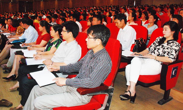 Các học viên nghiêm túc tiếp thu nội dung bài giảng.