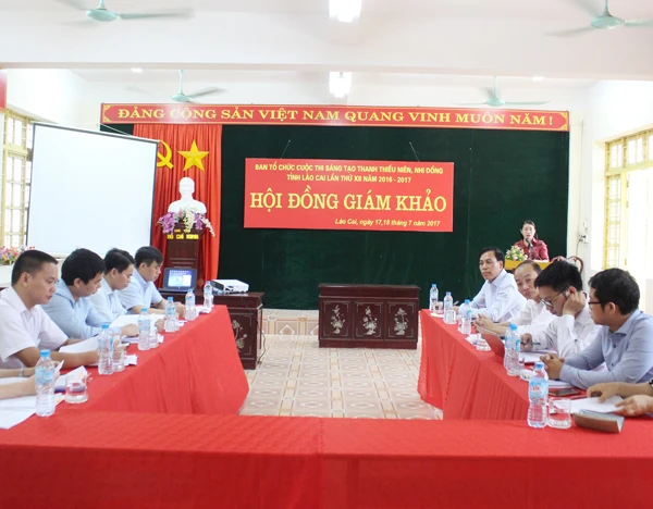 Quang cảnh buổi họp.