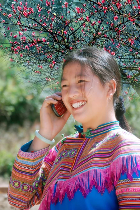 Nụ cười rạng rỡ thiếu nữ dân tộc Mông huyện Si Ma Cai. Nụ cười thân thiện của thiếu nữ dân tộc Mông huyện Bát Xát. Nét hiền dịu thiếu nữ dân tộc Mông huyện Bắc Hà. Vẻ e ấp của thiếu nữ dân tộc Mông huyện Bảo Yên. Nụ cười mặn mà của thiếu nữ dân tộc Mông Mường Khương.