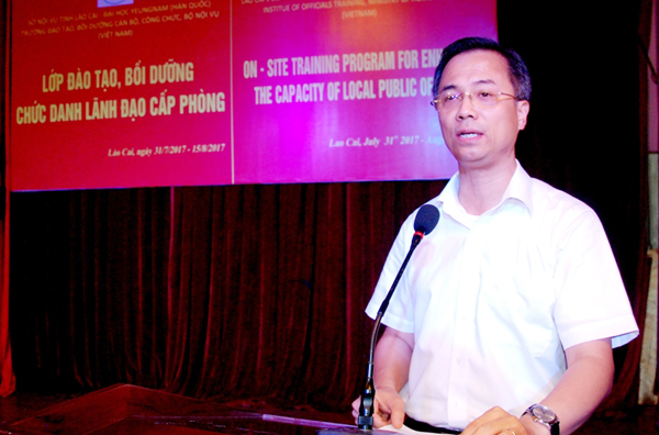 Tiến sĩ, Đặng Xuân Thanh, Phó Chủ tịch UBND tỉnh phát biểu tại lớp học.