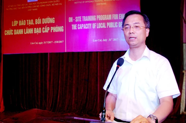 Tiến sĩ, Đặng Xuân Thanh, Phó Chủ tịch UBND tỉnh phát biểu tại lớp học.