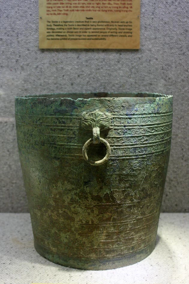 Thao Thiết trên thạp đồng, thế kỷ thứ 2.