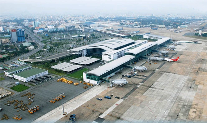 Bên trong đường băng Tân Sơn Nhất. Bên trong đường băng Tân Sơn Nhất.