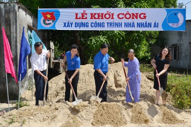 Bí thư Trung ương Đoàn, Chủ tịch Hội LHTN Việt Nam Nguyễn Phi Long khởi công xây dựng “Nhà nhân ái” tặng gia đình chính sách. Bí thư Trung ương Đoàn, Chủ tịch Hội LHTN Việt Nam Nguyễn Phi Long khởi công xây dựng “Nhà nhân ái” tặng gia đình chính sách.