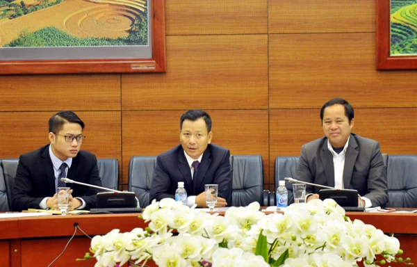 Lãnh đạo Sở Kế hoạch và Đầu tư khái quát tình hình phát triển kinh tế của Lào Cai.