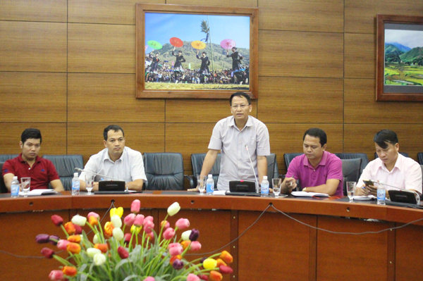 Đại diện Báo Nhân dân thường trú tại Lào Cai phát biểu tại cuộc họp.