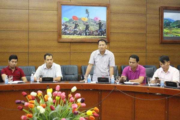 Đại diện Báo Nhân dân thường trú tại Lào Cai phát biểu tại cuộc họp. Đại diện Báo Nhân dân thường trú tại Lào Cai phát biểu tại cuộc họp.