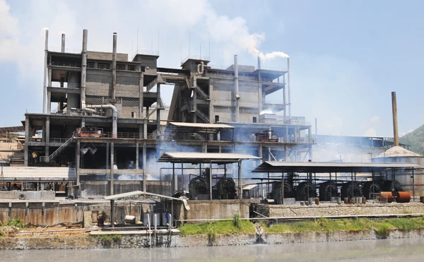 Một số nhà máy trong Khu Công nghiệp Tằng Loỏng vẫn chưa chấp hành nghiêm các quy định về bảo vệ môi trường.