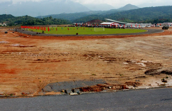 Quy mô Sân vận động rộng 75 ha.