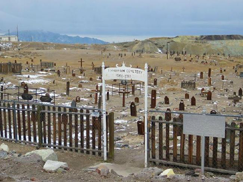 Khách sạn có tầm nhìn ra... nghĩa địa. Khách sạn có tầm nhìn ra... nghĩa địa.